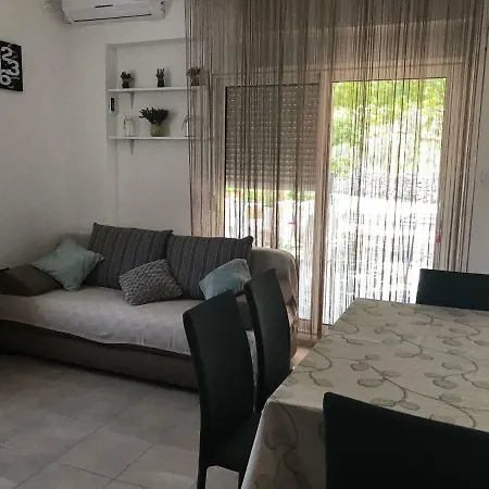 Apartman Mirjana With Terrace And Free Parking