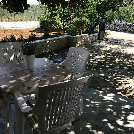 Mirjana With Terrace And Free Parking Apartman